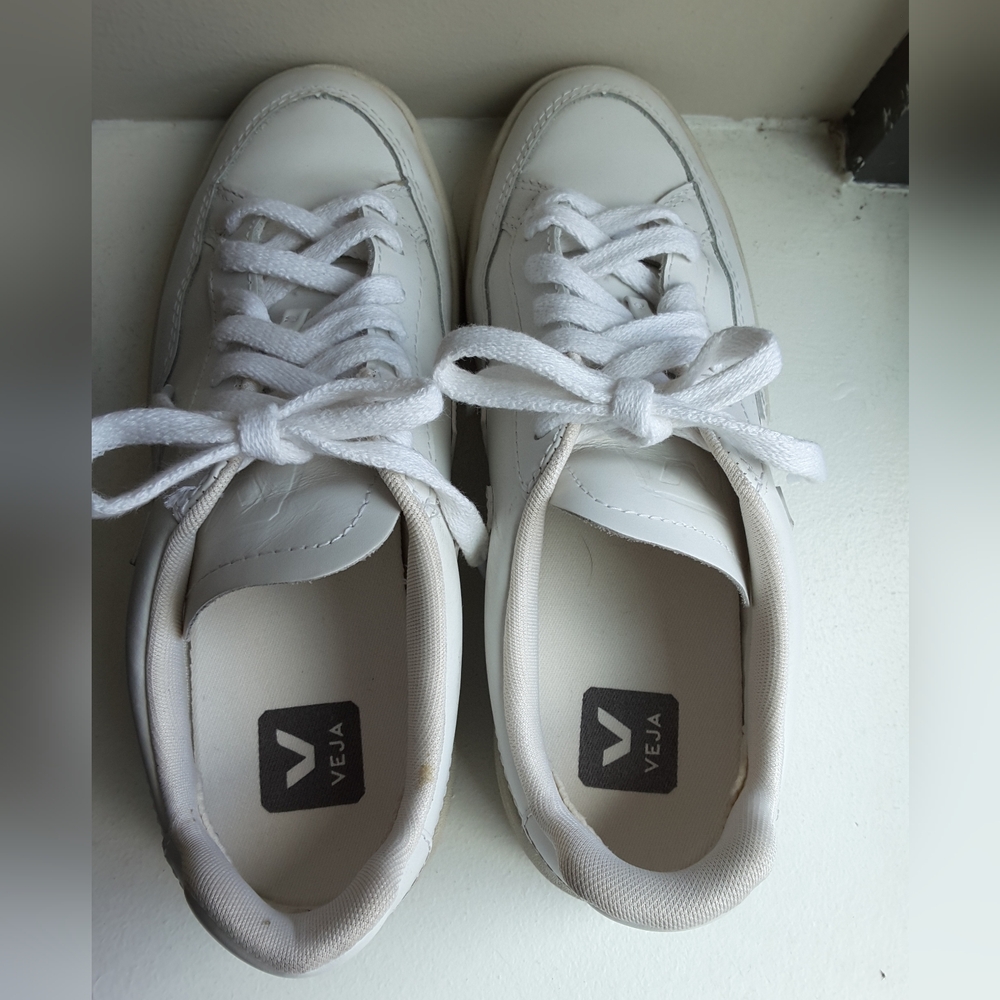 Veja V-12 White Leather Sneakers - Picture 3 of 8